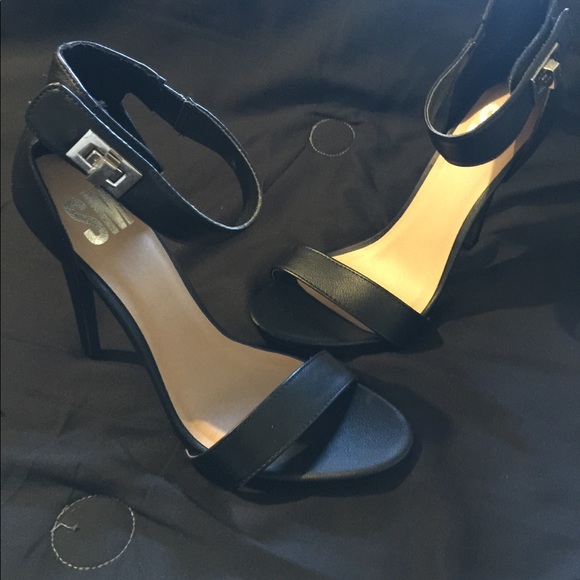 Heels - Picture 2 of 3